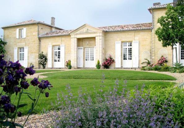 Chateau Belles Graves Pomérols Exterior photo